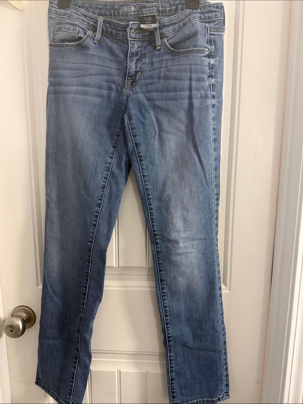 Mossimo Denim Light Blue Women's Mid rise Straight Leg Jeans size 4R